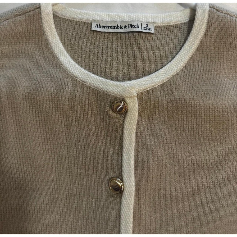 Abercrombie & Fitch Women's Mara Button-Up Sweater Vest- Cream, Size Small - Picture 4 of 6